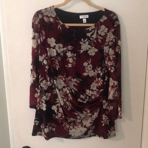 Sold @ consignment - Floral print top 🥀